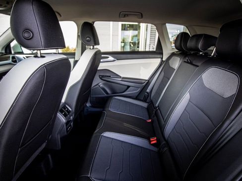 New 2026 Volkswagen Taos SE image 45