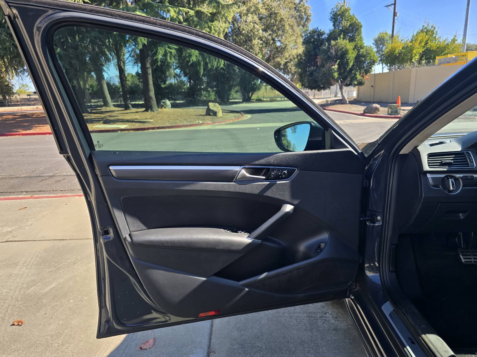 Used 2018 Volkswagen Passat 2.0T R-Line FWD image 5