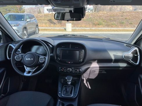 Used 2023 Kia Soul LX w/ Option Group 015 FWD image 21