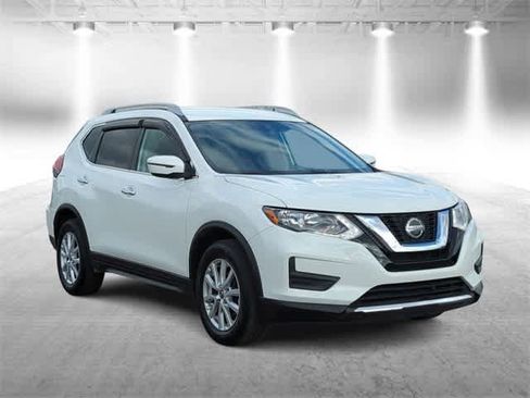 Used 2020 Nissan Rogue SV image 2