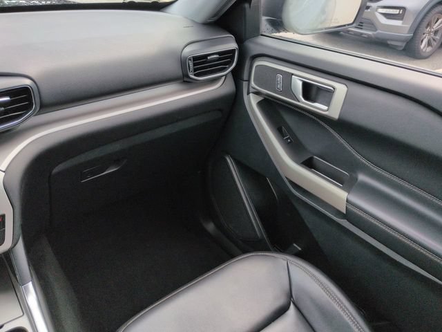 Used 2023 Ford Explorer XLT w/ Equipment Group 202A RWD image 17