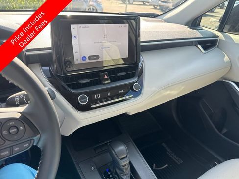 Used 2026 Toyota Corolla Cross LE FWD image 11