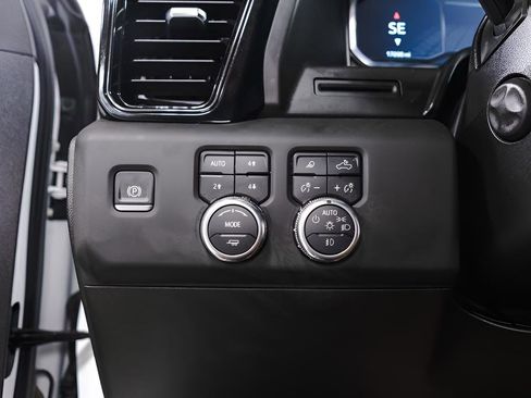 Used 2025 GMC Sierra 1500 AT4 image 21