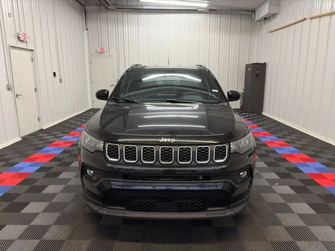 Used 2024 Jeep Compass Latitude AWD/4WD image 9