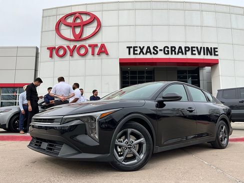 Used 2025 Kia K4 LXS image 2