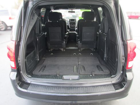 Used 2016 Dodge Grand Caravan SXT w/ UConnect Hands-Free Group image 13