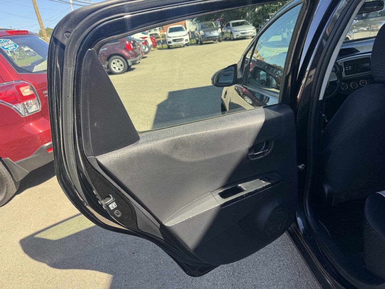 Used 2012 Toyota Yaris LE FWD image 14