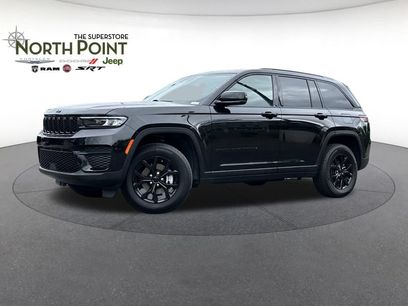 Used 2025 Jeep Grand Cherokee Altitude