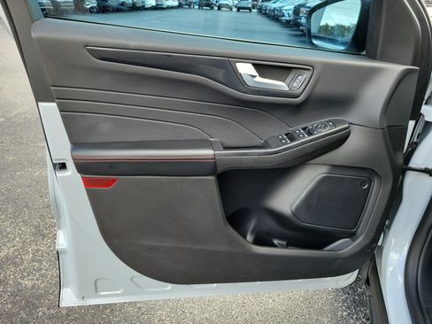 Used 2025 Ford Escape ST-Line FWD image 14