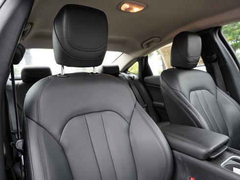 Used 2017 Chrysler 200 Limited Platinum FWD image 33