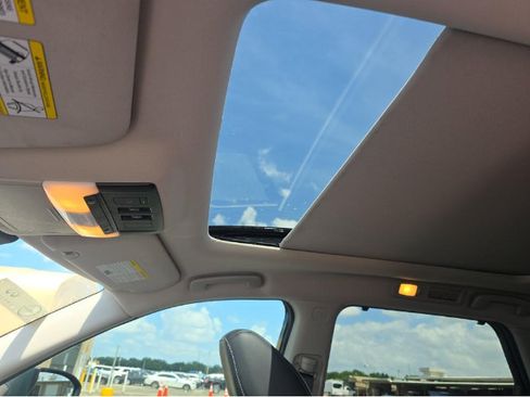 Used 2025 Nissan Pathfinder Platinum FWD image 10
