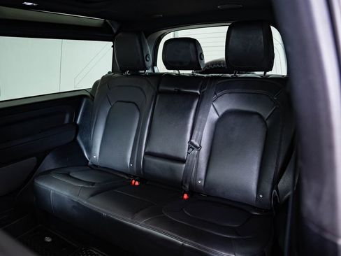 Used 2023 Land Rover Defender 90 V8 image 40