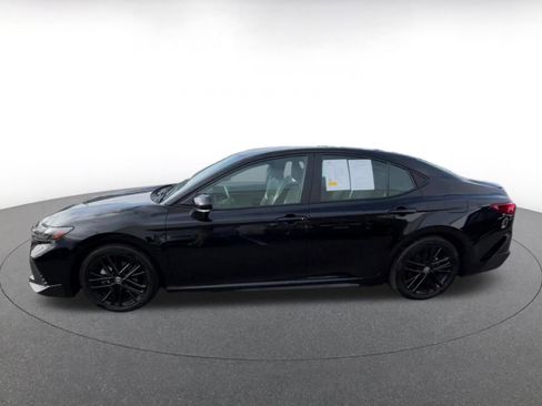 Used 2025 Toyota Camry SE image 8