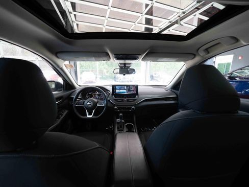 Used 2024 Nissan Altima 2.5 SV w/ SV Premium Package image 19