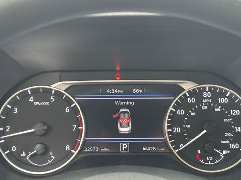 Used 2025 Nissan Sentra SV FWD image 38