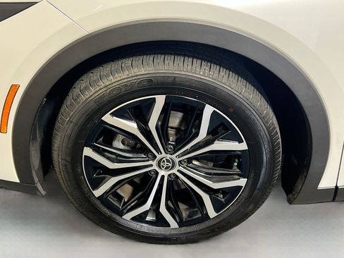 Used 2023 Toyota Crown AWD/4WD image 13