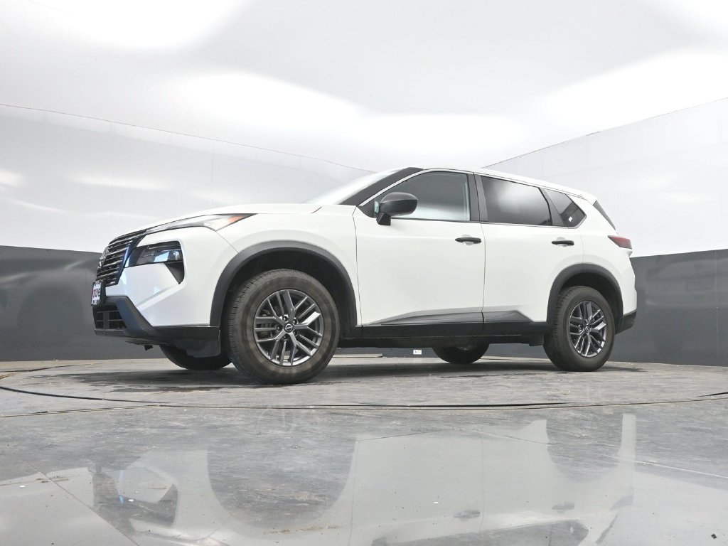 Used 2024 Nissan Rogue S AWD/4WD image 34