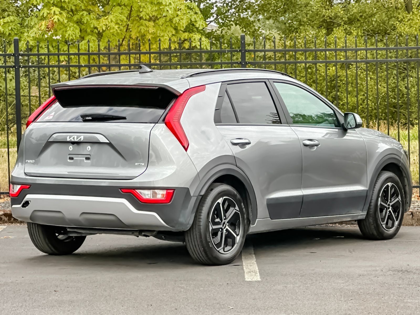 Used 2025 Kia Niro LX FWD image 3
