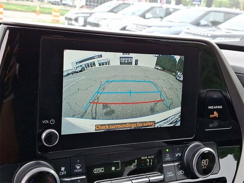 Used 2023 Toyota Highlander LE image 20