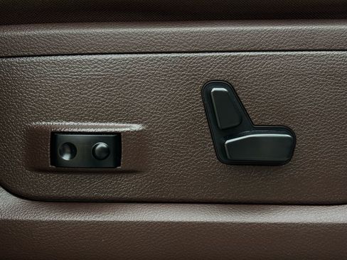 Used 2016 RAM 3500 Laramie Longhorn image 32