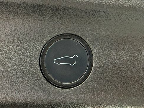 Used 2022 Tesla Model Y Long Range AWD/4WD image 23