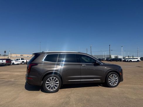 Used 2020 Cadillac XT6 Premium Luxury FWD image 23