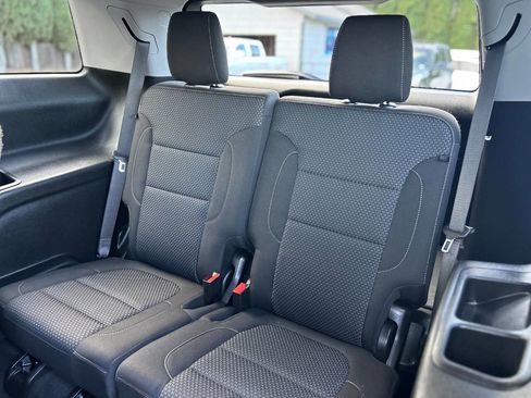 Used 2022 GMC Acadia SLE w/ Driver Convenience Package FWD image 19