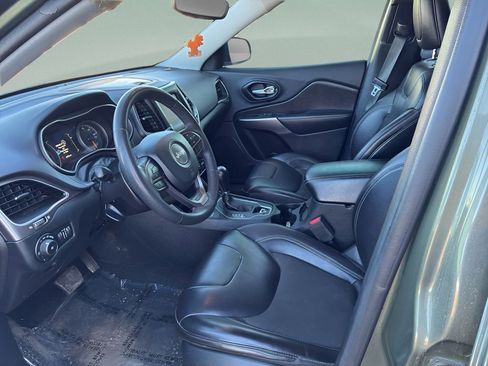 Used 2021 Jeep Cherokee Latitude Plus image 11