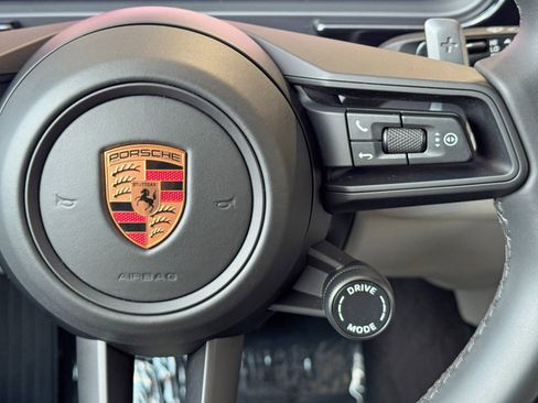 Used 2025 Porsche Cayenne AWD/4WD image 24