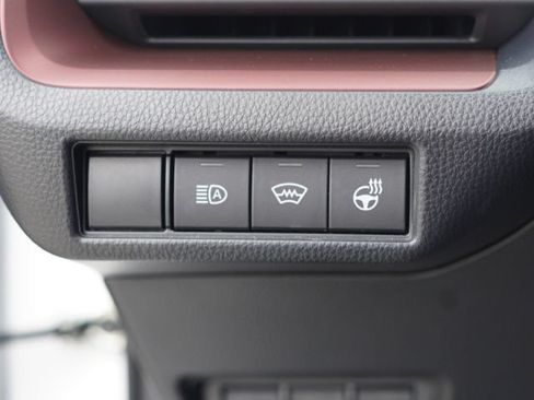 Used 2025 Toyota Prius Plug-In Hybrid FWD image 18
