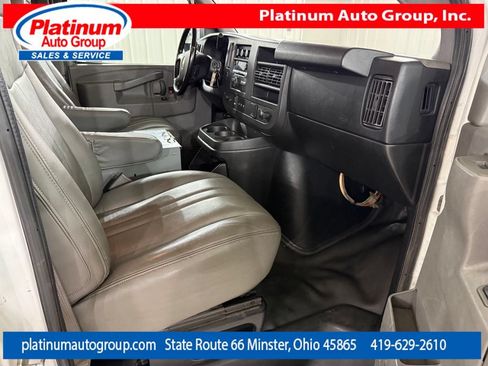 Used 2018 Chevrolet Express 3500 Extended w/ Driver Convenience Package RWD image 39