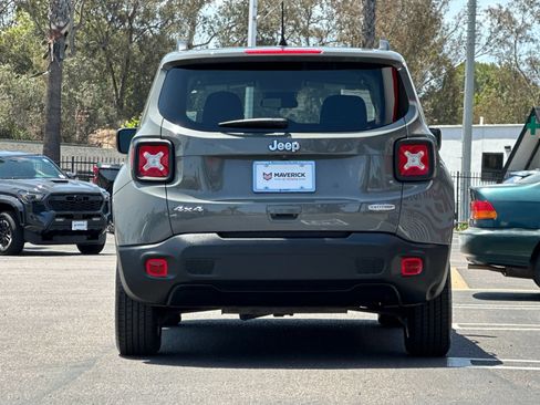 Used 2022 Jeep Renegade Latitude AWD/4WD image 4