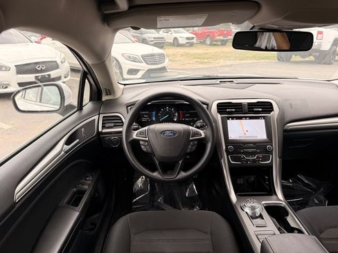Used 2019 Ford Fusion SE FWD image 22
