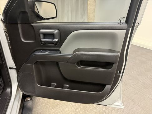 Used 2018 Chevrolet Silverado 1500 Custom w/ Custom Value Package image 16