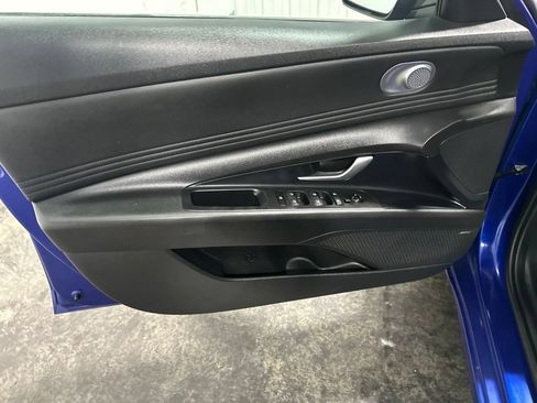 Used 2023 Hyundai Elantra Limited FWD image 10