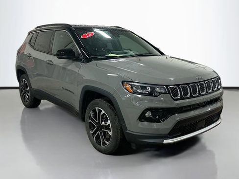 Used 2023 Jeep Compass Limited image 3