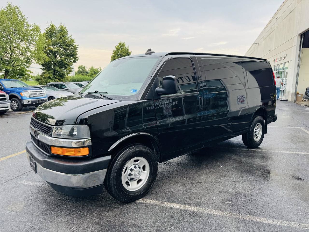 Used 2019 Chevrolet Express 2500 w/ Driver Convenience Package RWD image 23