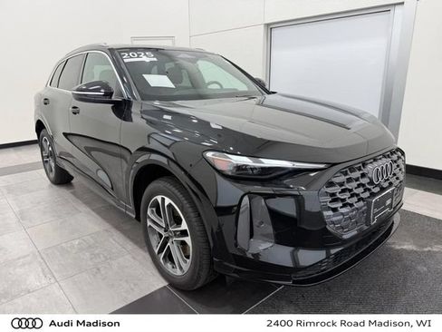 Certified 2025 Audi Q5 Premium w/ Convenience Package AWD/4WD image 1