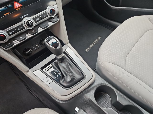 Used 2020 Hyundai Elantra SEL FWD image 18