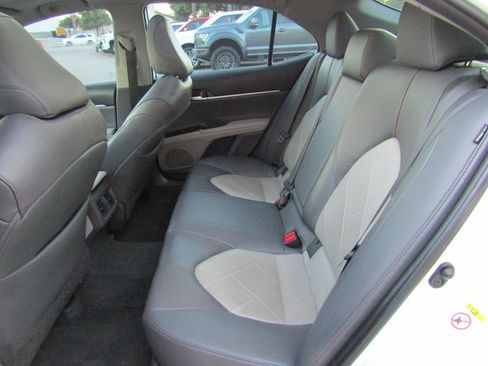 Used 2019 Toyota Camry XLE image 10