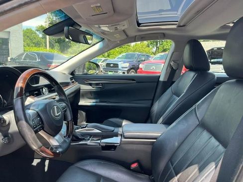 Used 2016 Lexus ES 350 w/ Luxury Package w/Wood Trim FWD image 5