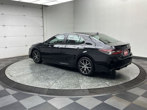 Used 2021 Toyota Camry SE w/ Convenience Package FWD image 2