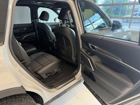 Used 2025 Kia Telluride SX X-Line AWD/4WD image 11
