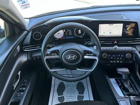 Used 2024 Hyundai Elantra SEL FWD image 22