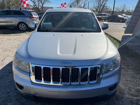 Used 2013 Jeep Grand Cherokee Laredo w/ Laredo E Group image 2