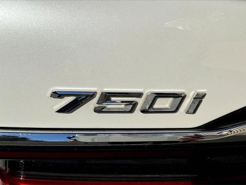 Used 2022 BMW 750i xDrive w/ Executive Package image 24