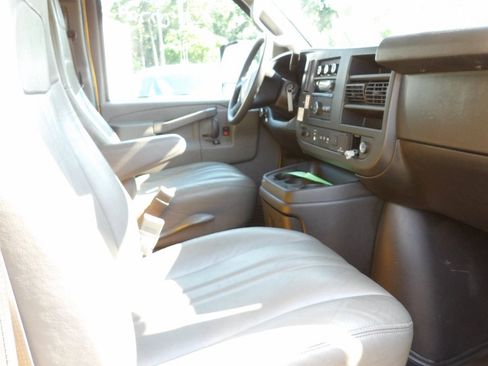 Used 2021 GMC Savana 3500 Extended w/ Power Convenience Package RWD image 21