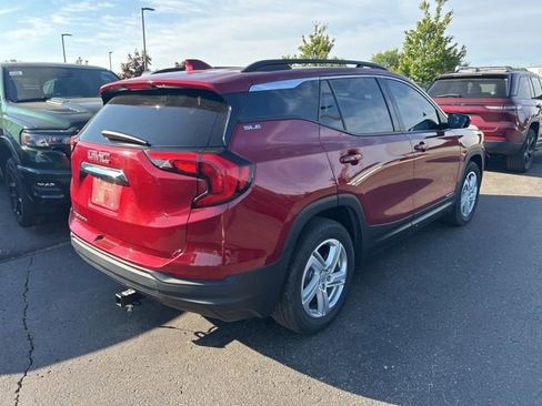 Used 2019 GMC Terrain SLE w/ Driver Convenience Package FWD image 4