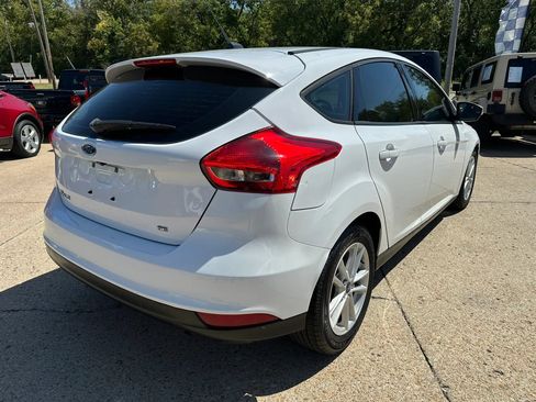 Used 2017 Ford Focus SE FWD image 3