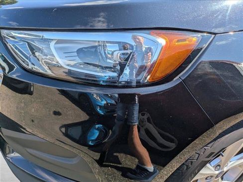 Used 2019 Ford Edge SE FWD image 7